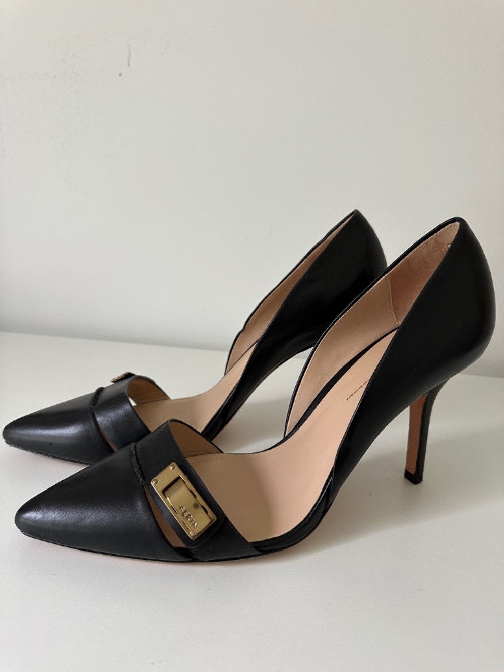 Aerin Black Womens Pointed Toe Stiletto Pumps with Gold Accent